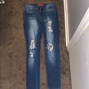 Juniors ‘Wanna betta butt’ skinny distressed jeans